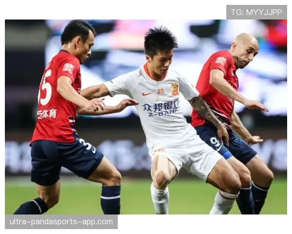 马奎尔连续强强对话主导后防,对抗与出球压制对手锋线 马奎尔连续强强对话主导后防,对抗与出球压制对手锋线